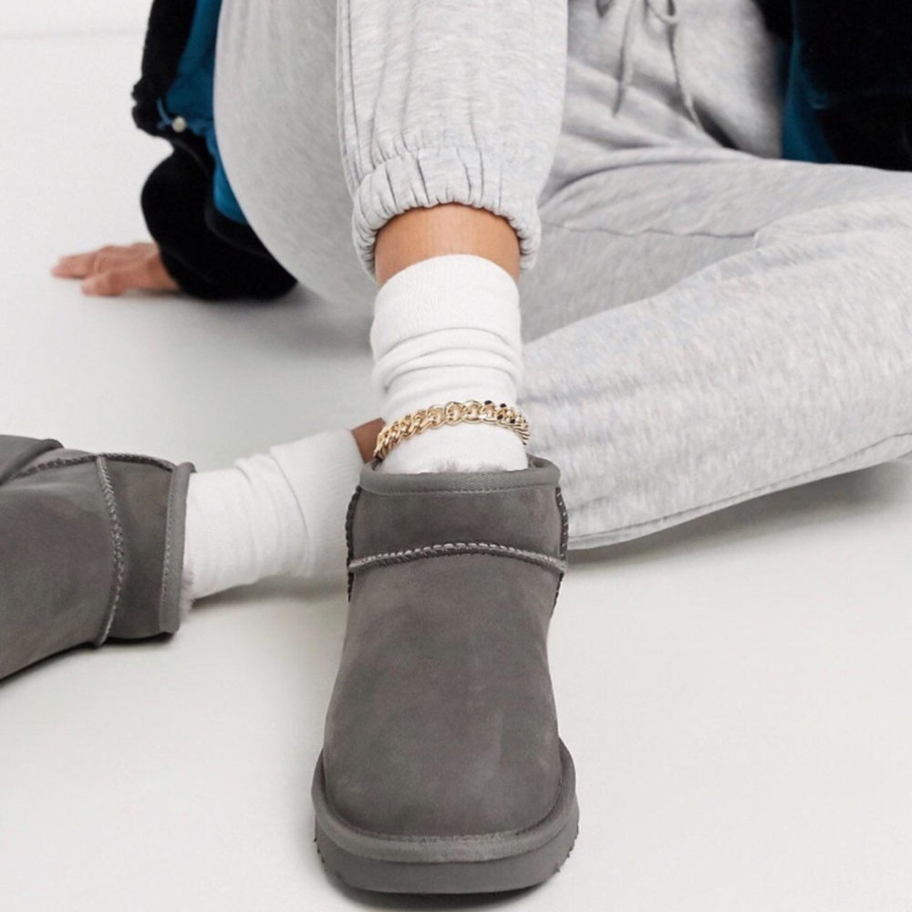 NIB UGG ULTRA MINI Grey US9 EU39